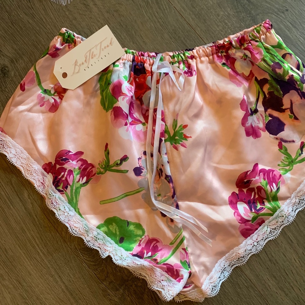 ❌SOLD❌Women’s night short set - Picture 2 of 9